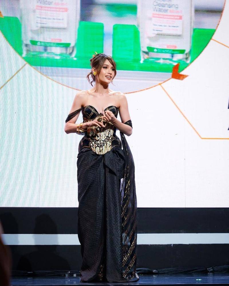 Instagram/claurakiehl